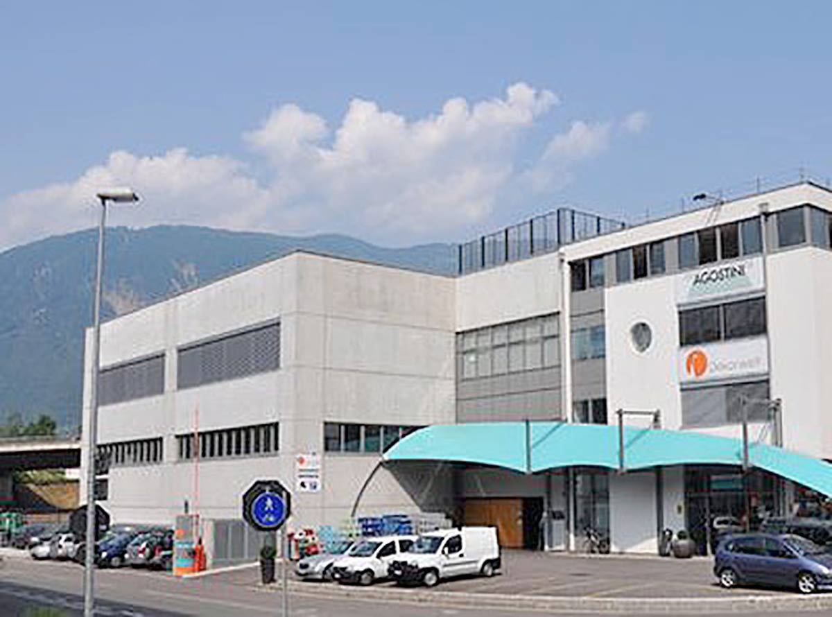 Riscaldamento e condizionamento in un edificio commerciale trentino