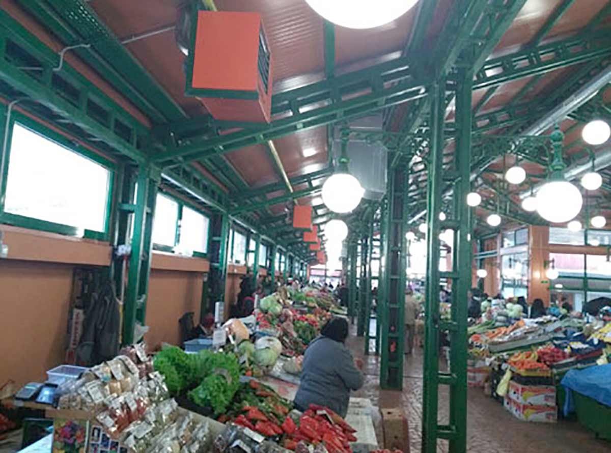 Riscaldamento di un'ampia superficie adibita a mercato comunale alimentare