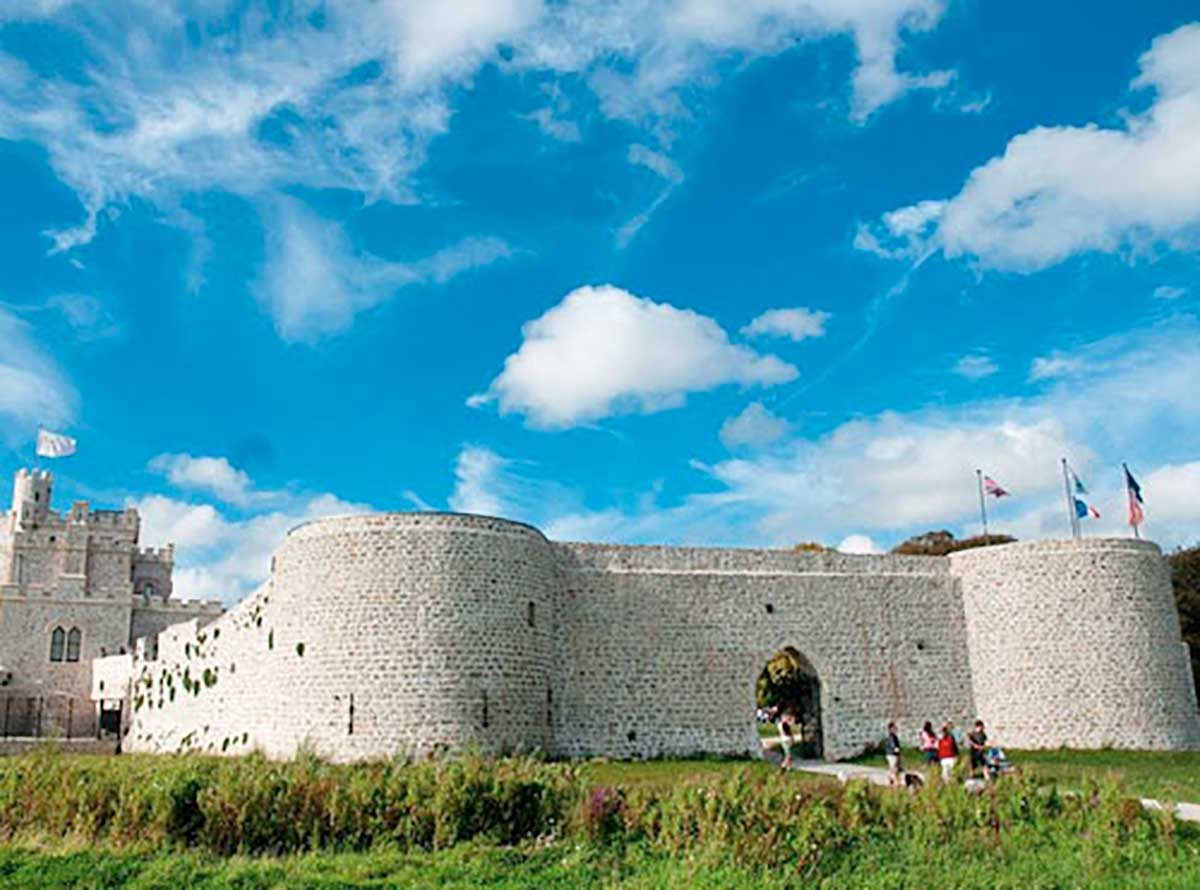 Redevelopment of a wing of a 13th century castle