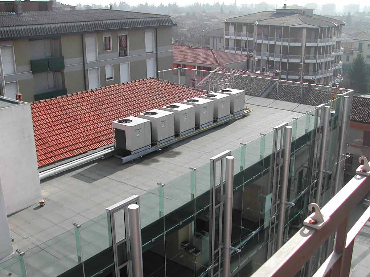 Caldaie a condensazione e refrigeratori a gas per la climatizzazione di un edificio della Pubblica Amministrazione