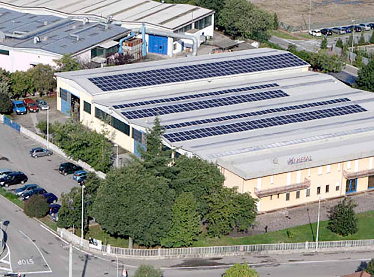 Hanging condensing heaters in production, heat pumps in the offices of a company from Bergamo