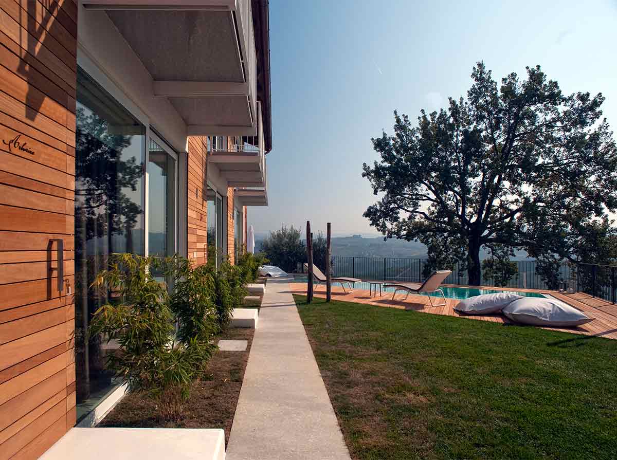 Reduced costs, free DHW and silence for a resort in the heart of Langhe