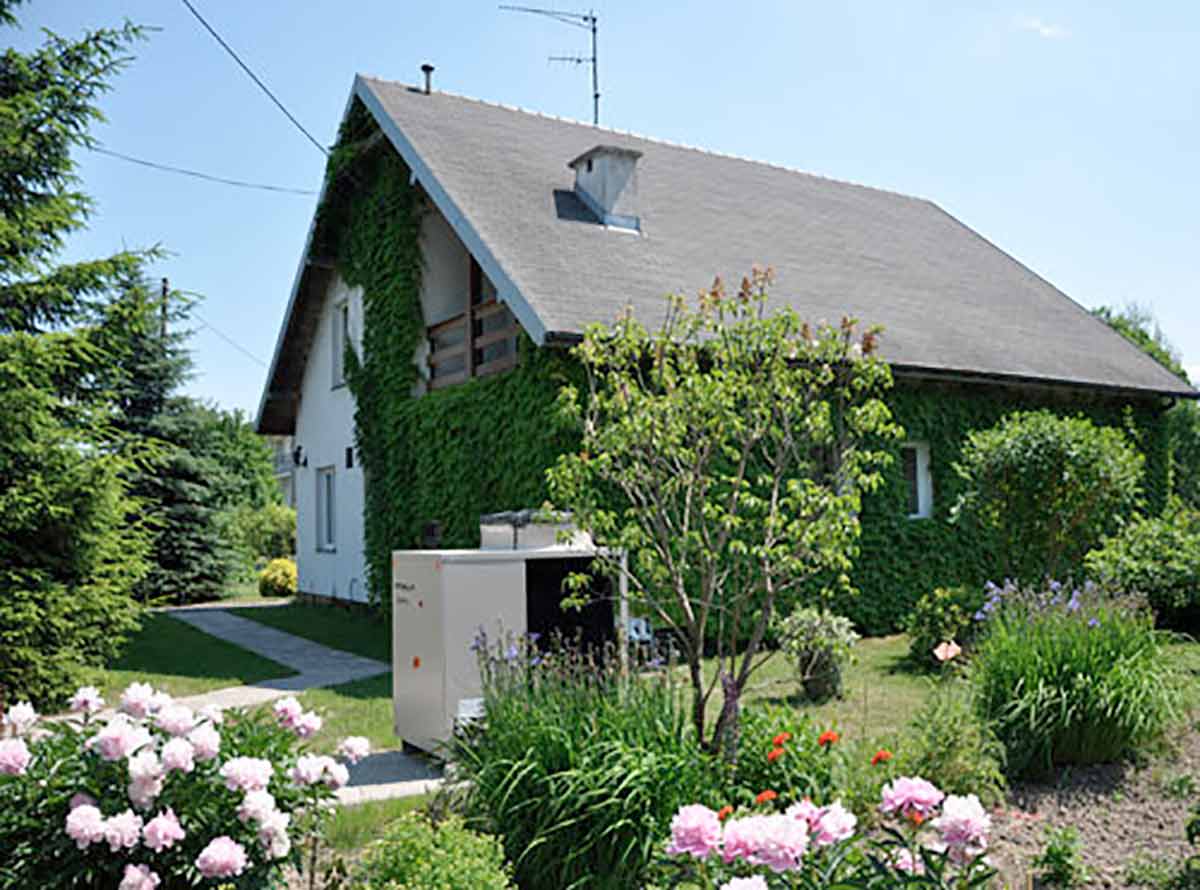 Aerothermal heat pump for a single family villa in Poland