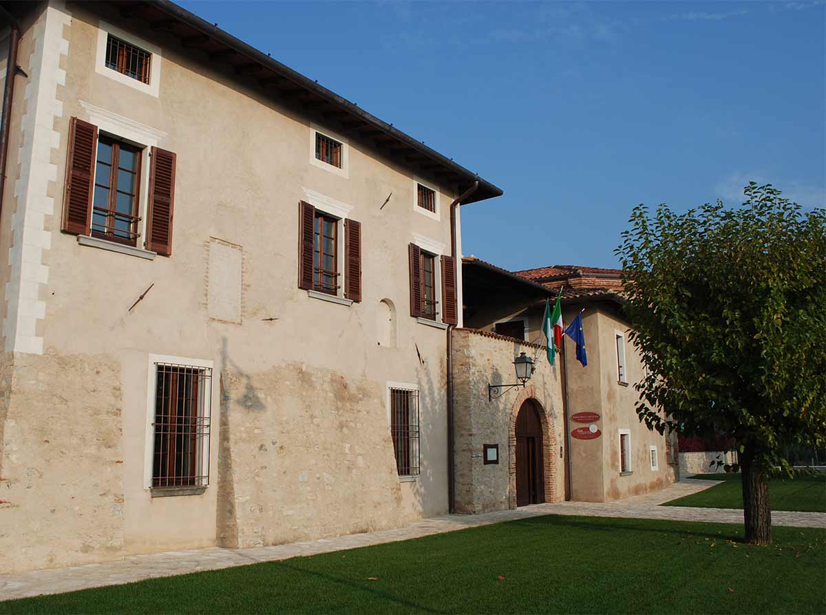 Pompe di calore a gas nel rispetto dei vincoli paesaggistici in un edificio storico in Franciacorta